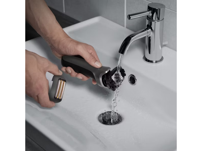 Panasonic ARC 5 PRO Mens Wet & Dry 5-Blade Electric Shaver with Self-Cleaning Recharger - ESL580W